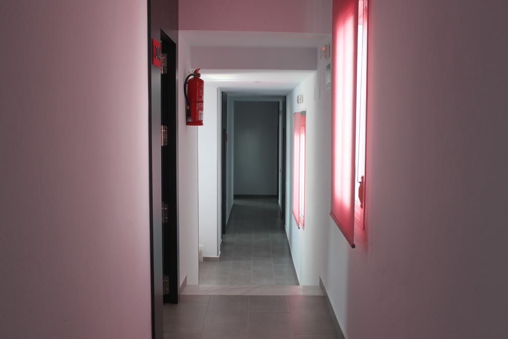 קוניל דה לה פרונטרה Hostal El Yunque מראה חיצוני תמונה