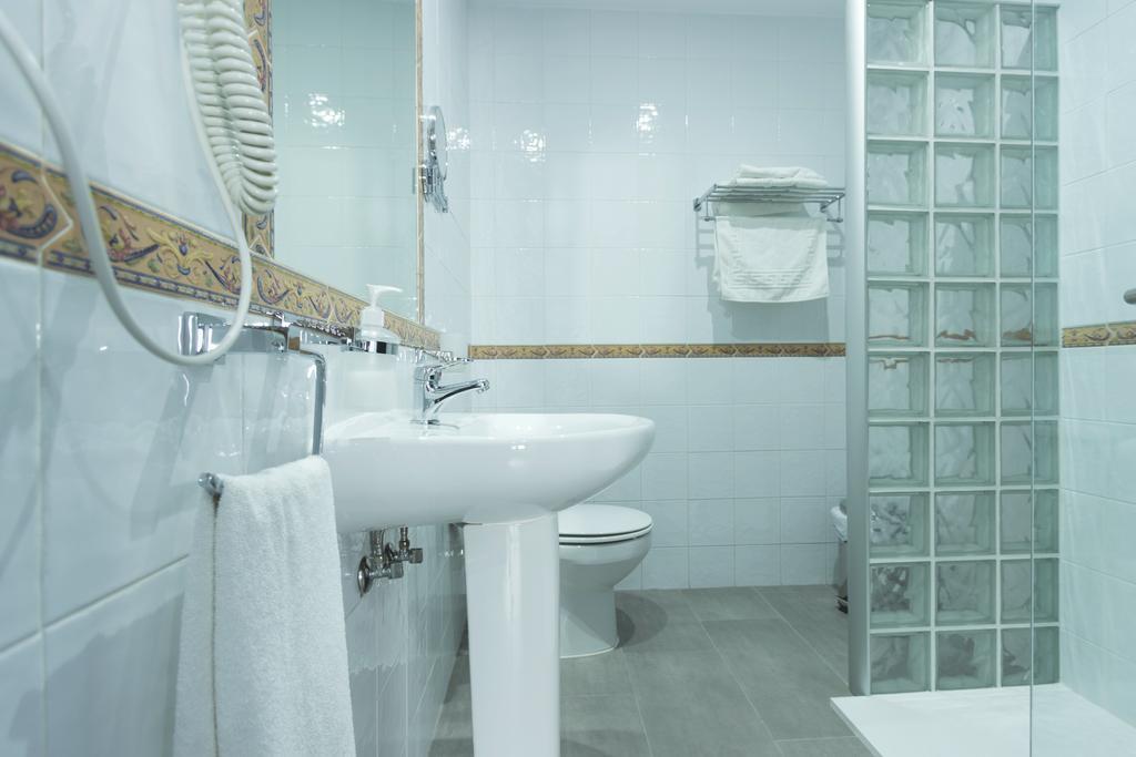 קוניל דה לה פרונטרה Hostal El Yunque חדר תמונה