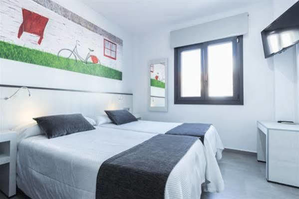 קוניל דה לה פרונטרה Hostal El Yunque מראה חיצוני תמונה